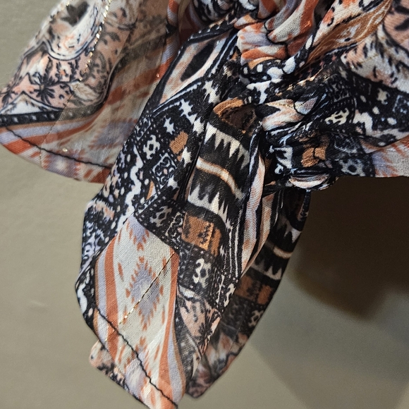 Worn once multi colored blouse - Picture 5 of 5